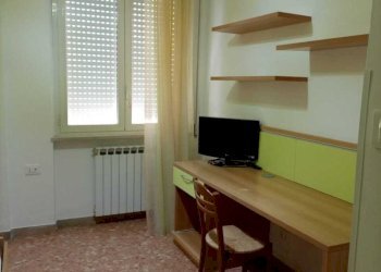 scrivania letto singolo.jpg - Apartment Pescara - photo 17