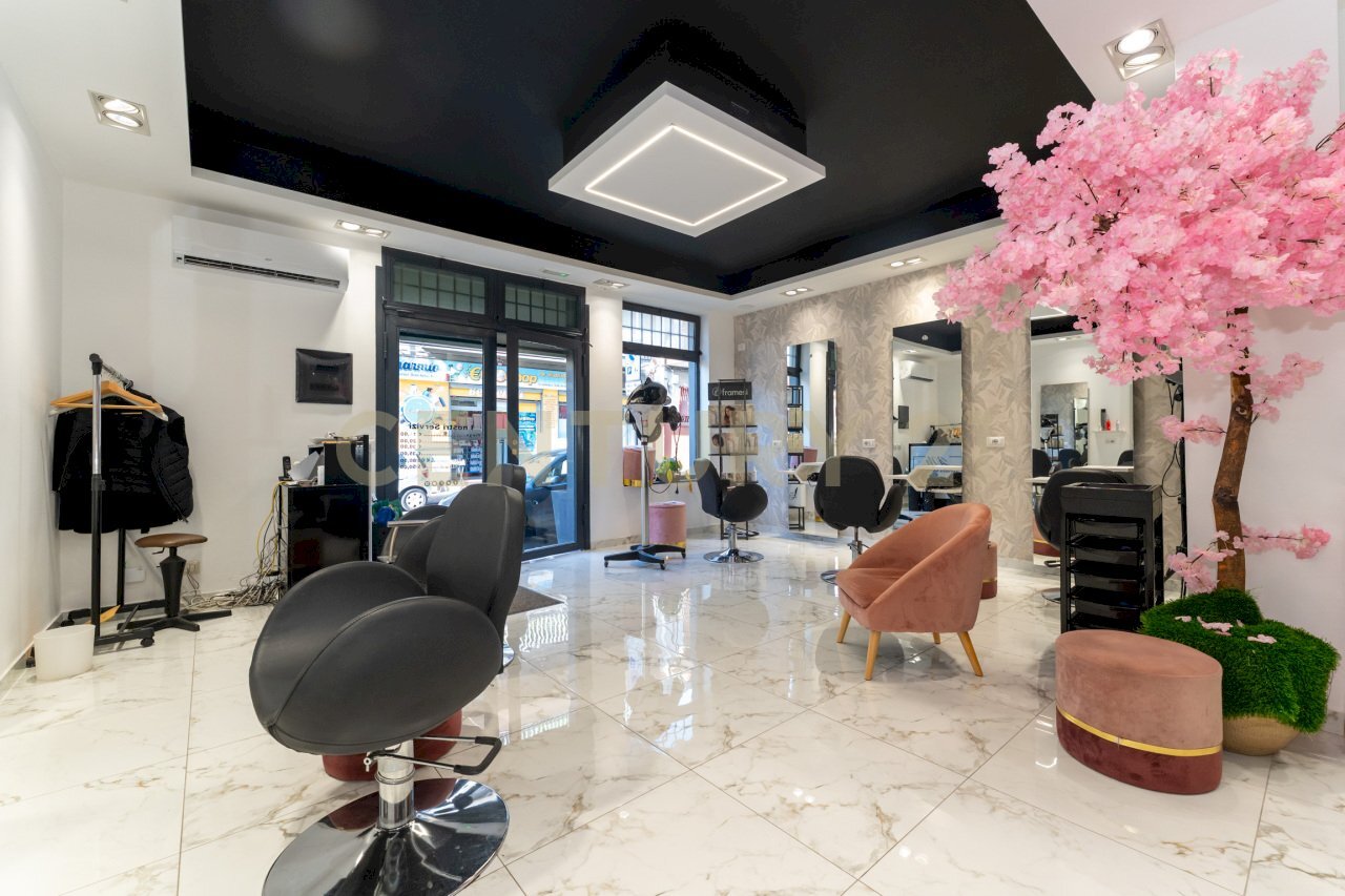 Via Vittorio 113a (7).jpg - Locale Commerciale Via Vittorio Emanuele II 113a, Gravina di Catania - foto 1