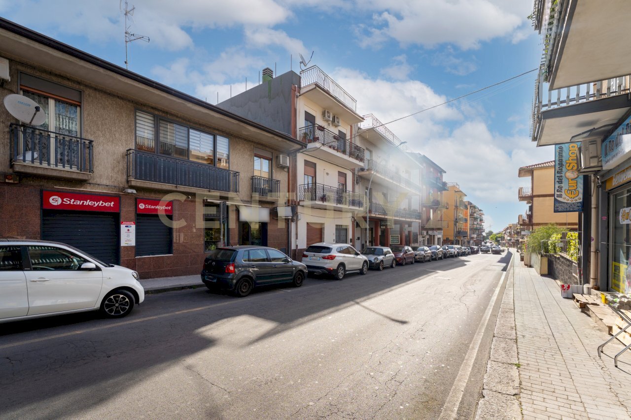 Via Vittorio 113a (1).jpg - Locale Commerciale Via Vittorio Emanuele II 113a, Gravina di Catania - foto 2
