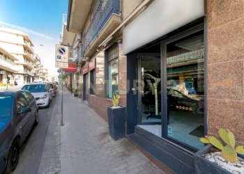 Via Vittorio 113a (6).jpg - Locale Commerciale Via Vittorio Emanuele II 113a, Gravina di Catania - foto 7