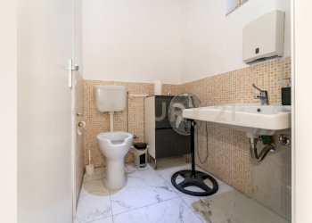 Via Vittorio 113a (28).jpg - Locale Commerciale Via Vittorio Emanuele II 113a, Gravina di Catania - foto 28