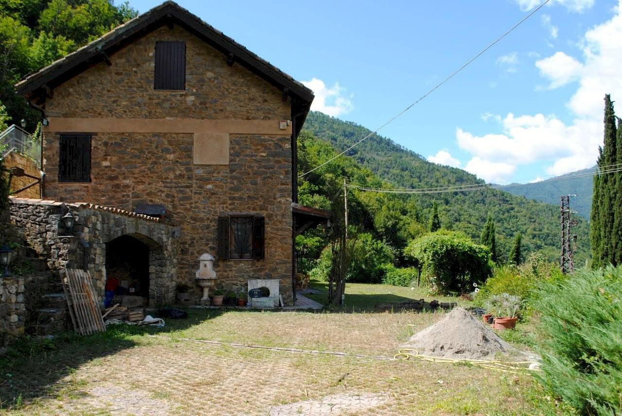 Villa Via Martiri di Gordale, Castel Vittorio - photo 1