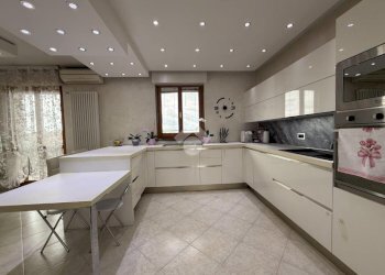 Three-room apartment Via Europa, Candiolo - photo 8