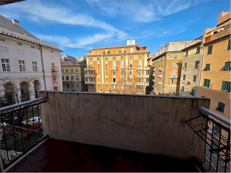 Three-room apartment Genova (neighborhood Sampierdarena) - photo 1