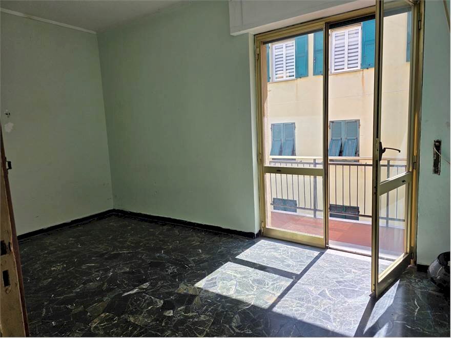 Three-room apartment Genova (neighborhood Sampierdarena) - photo 2