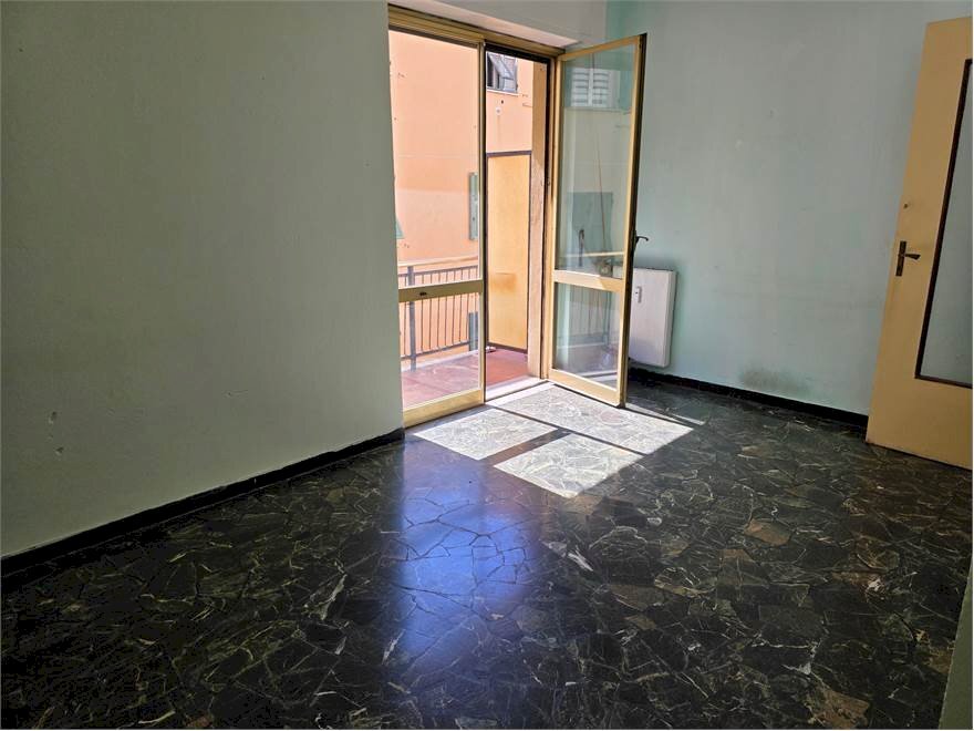 Three-room apartment Genova (neighborhood Sampierdarena) - photo 2