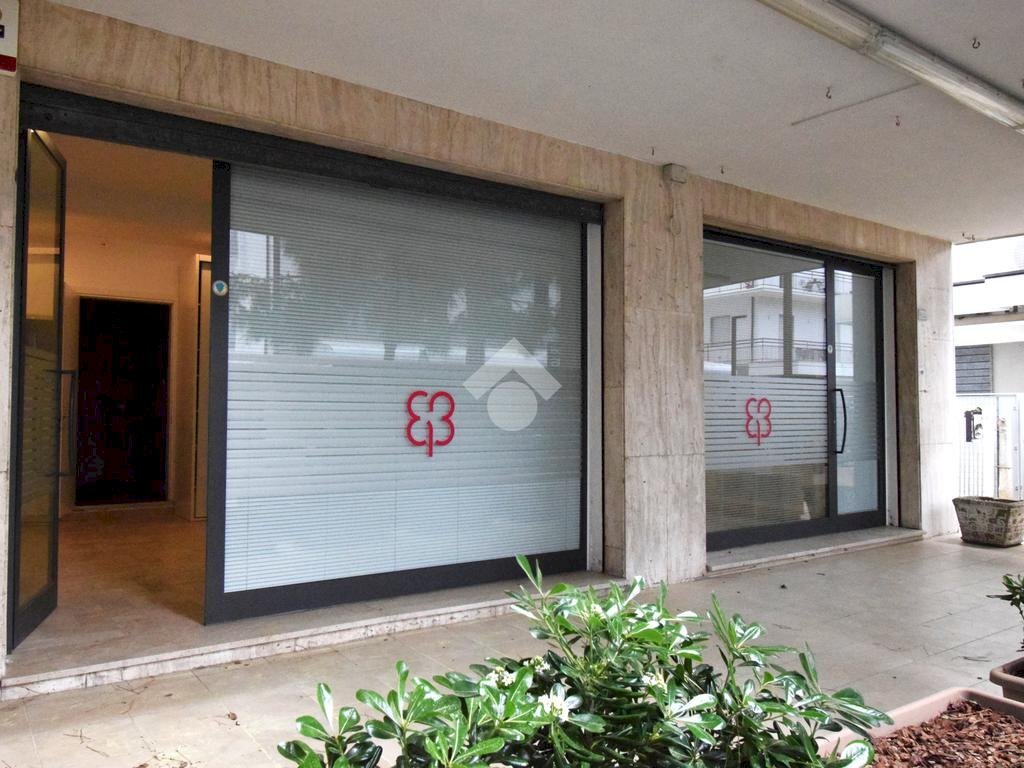 Shop Viale San Martino, Riccione - photo 3