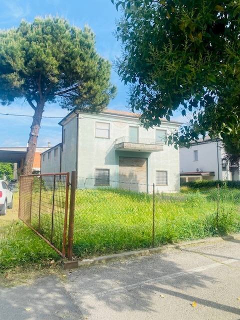 Foto 3 - Commercial Premises Via Chiesa
130/a, Ferrara - photo 3