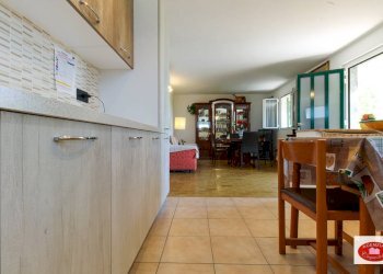 Cucina a vista - Semi-detached house Loc. Rovieto Superiore
 
139, Stella - photo 18