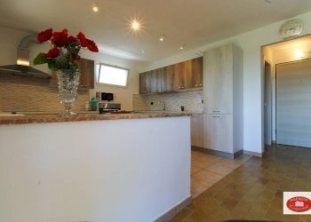 Cucina a vista - Semi-detached house Loc. Rovieto Superiore
 
139, Stella - photo 20