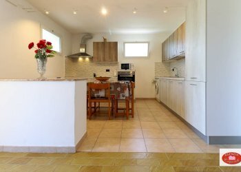 Cucina a vista - Semi-detached house Loc. Rovieto Superiore
 
139, Stella - photo 22