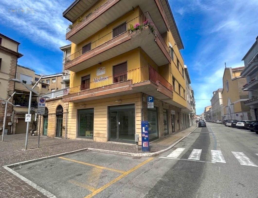 Foto 1 - Ufficio Piazza Cesare Battisti
 
9, San Benedetto del Tronto - foto 1