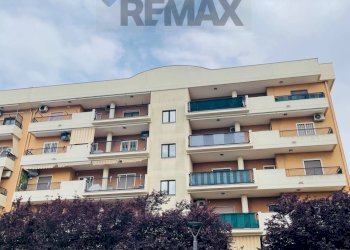 Edificio all\'aperto - Office Via Parigi
 
13, Casamassima - photo 1