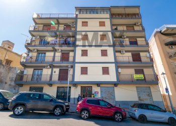 Edificio all\'aperto - Locale Commerciale Via Benedetto D'Acquisto
35-37, Monreale - foto 4