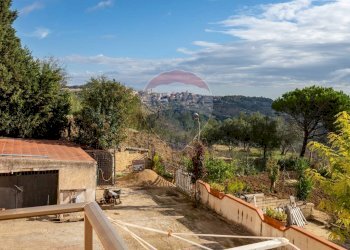 Vista delle montagne - Villa Via Aristofane
 
3, Caltagirone - foto 24
