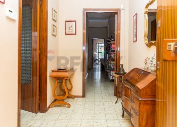 Hall / corridoio - Four-room apartment Via Barriera
 
27, Catania - photo 5