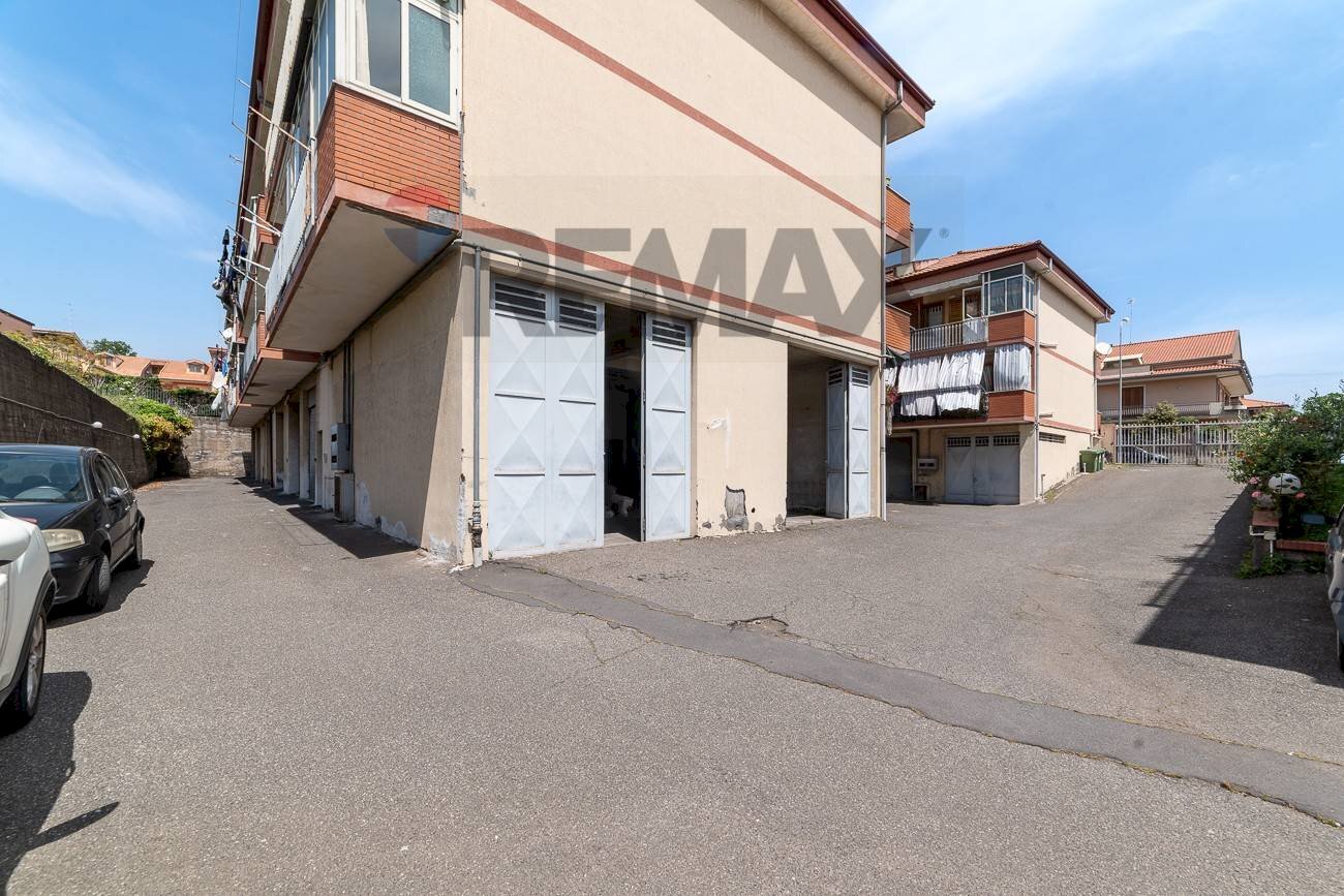 Edificio all\'aperto - Warehouse Via nocilla
 
105/B, Aci Sant'Antonio - photo 1