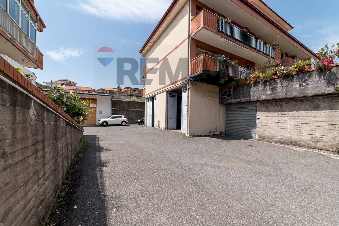 Edificio all\'aperto - Warehouse Via nocilla
 
105/B, Aci Sant'Antonio - photo 3