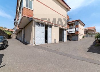 Edificio all\'aperto - Warehouse Via nocilla
105/B, Aci Sant'Antonio - photo 1