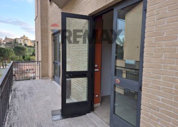Balcone - Commercial Premises VIA ALFONSINA MORINI
39, Perugia - photo 13