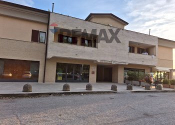 Edificio all\'aperto - Commercial Premises VIA ALFONSINA MORINI
39, Perugia - photo 15