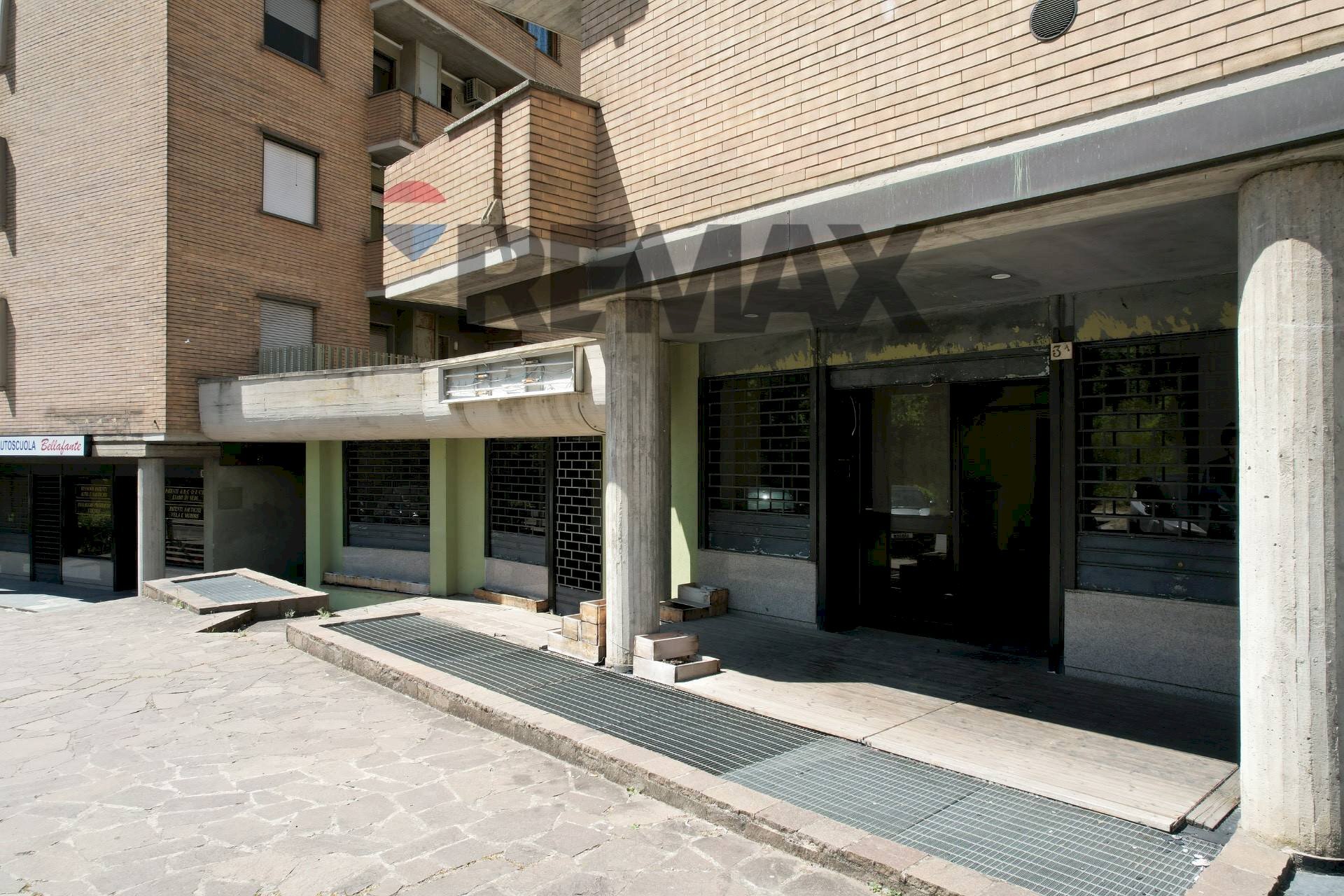 Edificio all\'aperto - Commercial Premises Via Ruggero D'andreotto
 
5, Perugia - photo 1