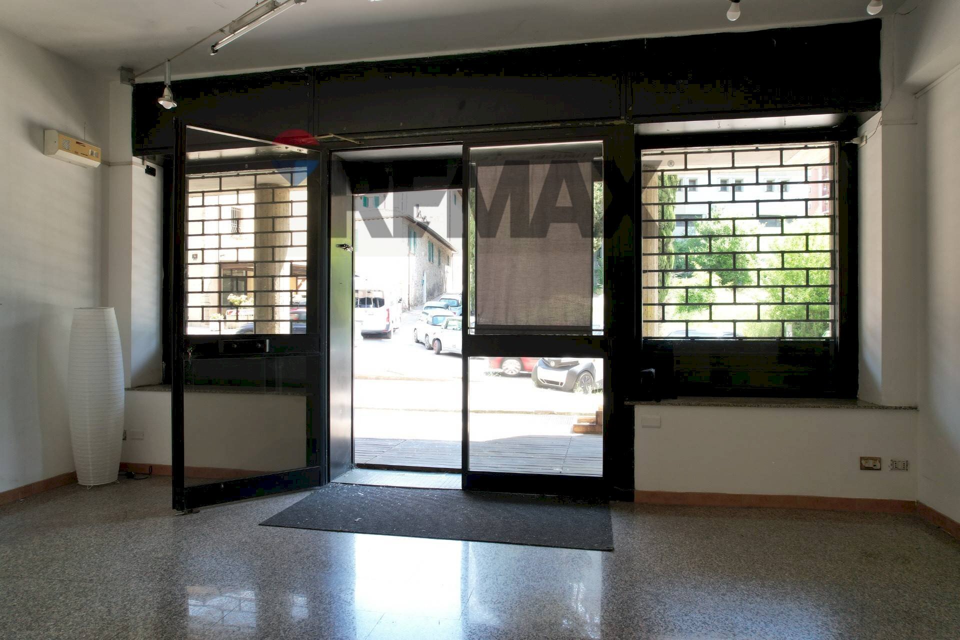 Ricezione / Lobby - Commercial Premises Via Ruggero D'andreotto
5, Perugia - photo 2