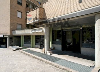 Edificio all\'aperto - Commercial Premises Via Ruggero D'andreotto
5, Perugia - photo 1