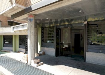 Edificio all\'aperto - Commercial Premises Via Ruggero D'andreotto
5, Perugia - photo 12