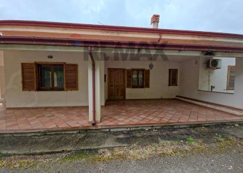 Casa all\'aperto - Villa VIALE MONSIGNOR DOMENICO PETRONI
 
53, Cervicati - foto 1