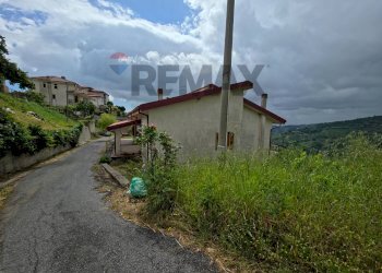 Casa all\'aperto - Villa VIALE MONSIGNOR DOMENICO PETRONI
 
53, Cervicati - foto 2