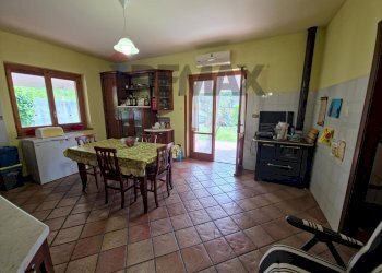 Sala da pranzo - Villa VIALE MONSIGNOR DOMENICO PETRONI
 
53, Cervicati - foto 30