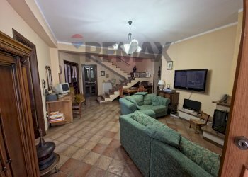 Soggiorno - Villa VIALE MONSIGNOR DOMENICO PETRONI
 
53, Cervicati - foto 34