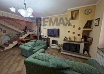 Soggiorno - Villa VIALE MONSIGNOR DOMENICO PETRONI
 
53, Cervicati - foto 36