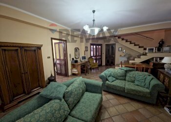 Soggiorno - Villa VIALE MONSIGNOR DOMENICO PETRONI
 
53, Cervicati - foto 37