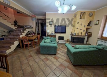 Sala da pranzo - Villa VIALE MONSIGNOR DOMENICO PETRONI
 
53, Cervicati - foto 38