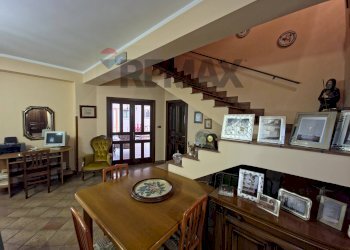 Sala da pranzo - Villa VIALE MONSIGNOR DOMENICO PETRONI
 
53, Cervicati - foto 46