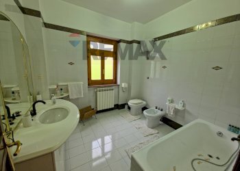 Bagno - Villa VIALE MONSIGNOR DOMENICO PETRONI
 
53, Cervicati - foto 52