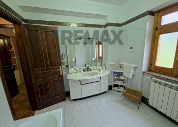 Bagno - Villa VIALE MONSIGNOR DOMENICO PETRONI
 
53, Cervicati - foto 55
