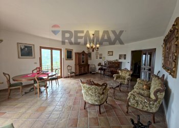 Sala da pranzo - Villa VIALE MONSIGNOR DOMENICO PETRONI
 
53, Cervicati - foto 69