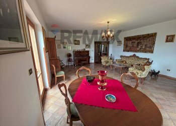 Sala da pranzo - Villa VIALE MONSIGNOR DOMENICO PETRONI
 
53, Cervicati - foto 70