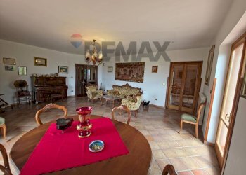 Sala da pranzo - Villa VIALE MONSIGNOR DOMENICO PETRONI
 
53, Cervicati - foto 71