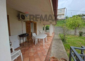 Terrazza - Villa VIALE MONSIGNOR DOMENICO PETRONI
 
53, Cervicati - foto 78