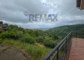 Balcone - Villa VIALE MONSIGNOR DOMENICO PETRONI
 
53, Cervicati - foto 83