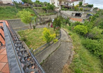 Giardino - Villa VIALE MONSIGNOR DOMENICO PETRONI
 
53, Cervicati - foto 90