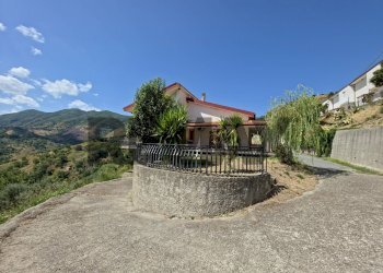 Vista delle montagne - Villa VIALE MONSIGNOR DOMENICO PETRONI
 
53, Cervicati - foto 85