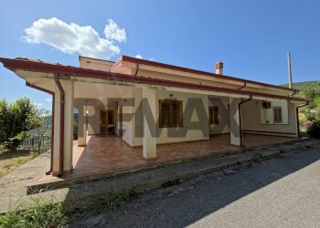 Casa all\'aperto - Villa VIALE MONSIGNOR DOMENICO PETRONI
 
53, Cervicati - foto 91