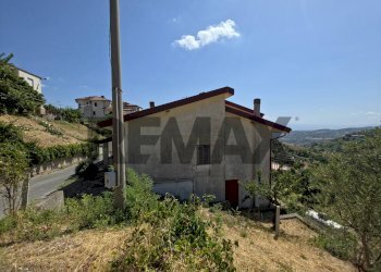 Casa all\'aperto - Villa VIALE MONSIGNOR DOMENICO PETRONI
 
53, Cervicati - foto 93