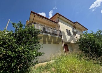 Casa all\'aperto - Villa VIALE MONSIGNOR DOMENICO PETRONI
 
53, Cervicati - foto 101