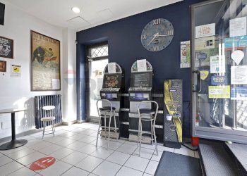 Soggiorno - Cafeteria - Cold Bar VIA MONTEGRAPPA
 
4, Monza - photo 3